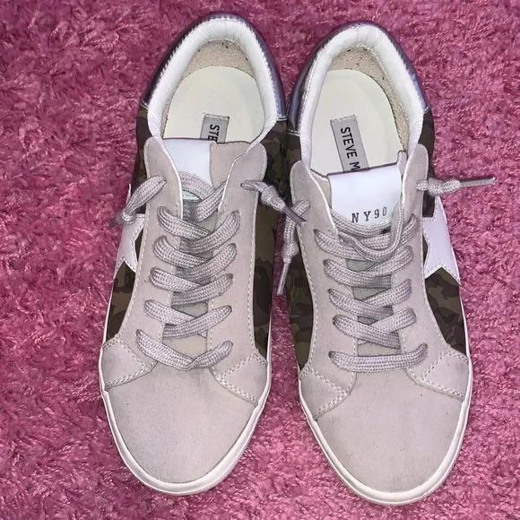 Steve Madden Star Army Fatigue Camo Sneakers - Picture 7 of 8